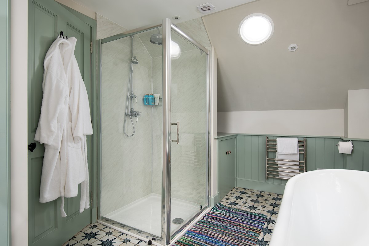 Rowchester West Lodge - bathroom adjacent to bedroom one with large walk-in shower and bath