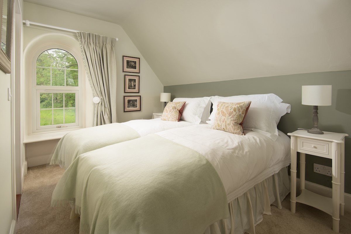 Lane Cottage - bedroom three with twin beds which can be configured as a king size double