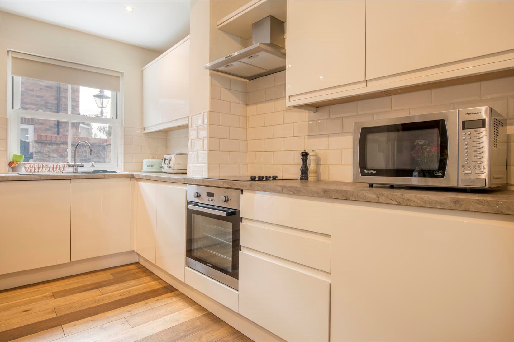 Number 109 - modern, fully equipped kitchen
