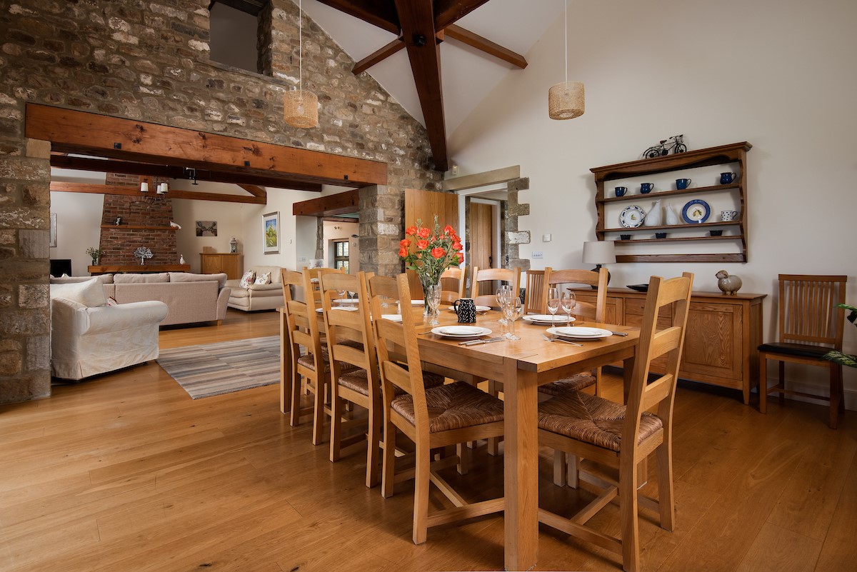 East Lodge - the dining area with large table seating ideal for celebratory meals