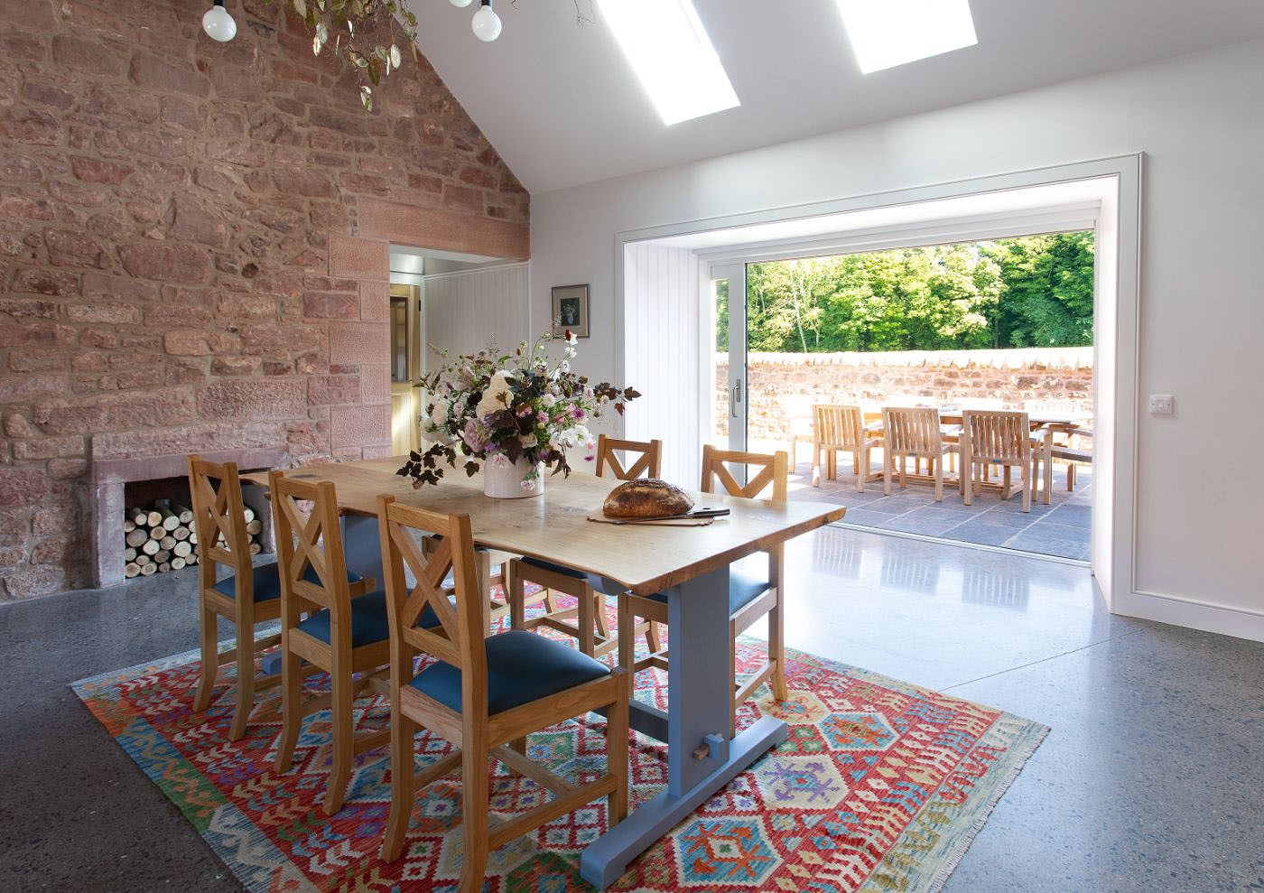 Papple Steading - Grieve's Cottage - dining space with patio doors leading to outdoor dining space
