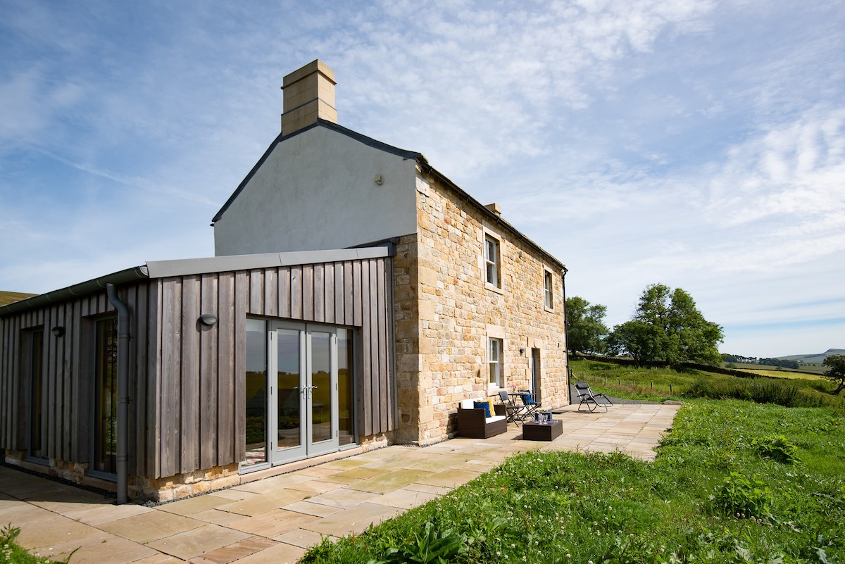 Lowtown Cottage - external views of the property