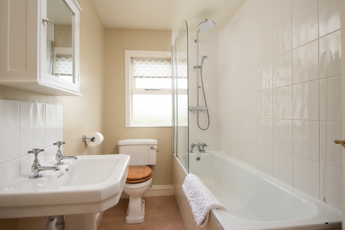 Daffodil Cottage - family bathroom with shower over bath, WC and basin