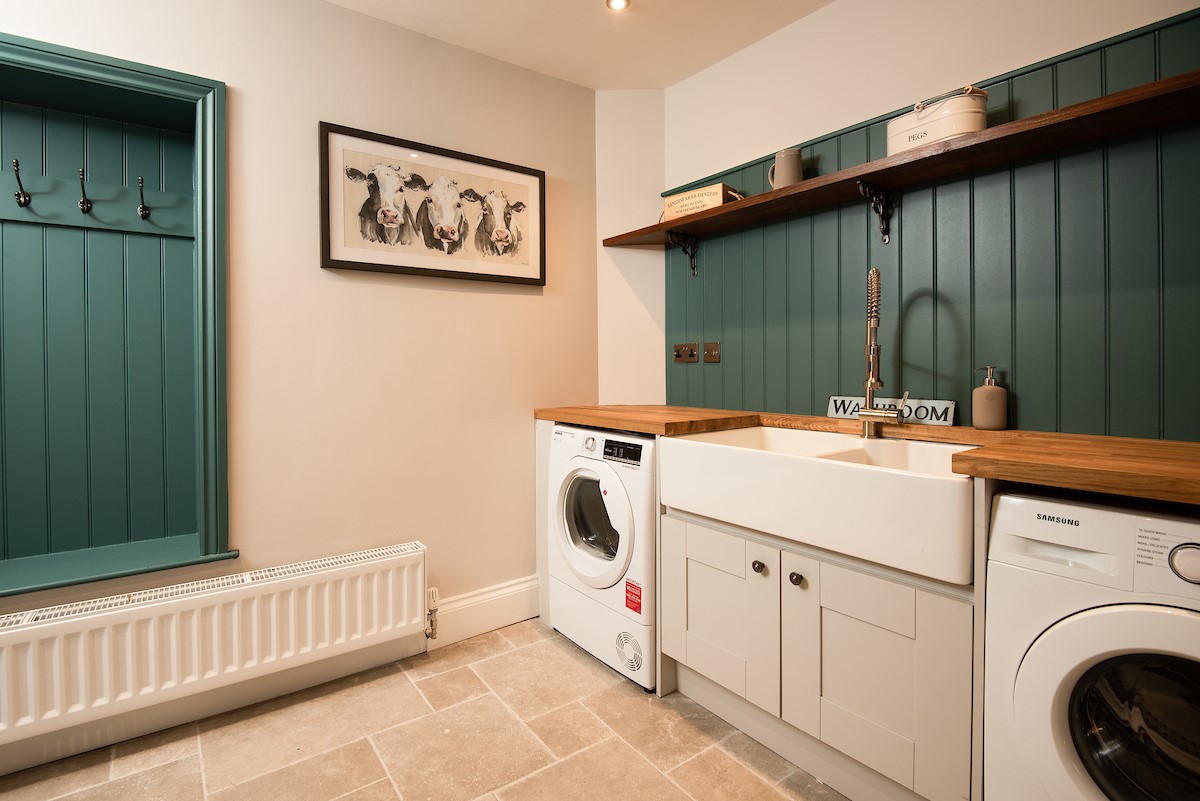 Brockmill Farmhouse - utility room with bench seating and ample storage space