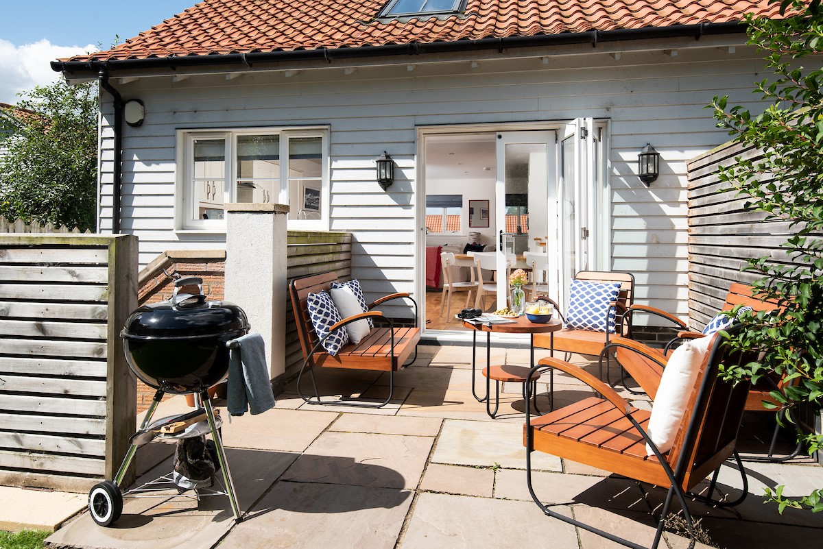 No. 6 - outdoor furniture and barbecue on the patio, ideal for al fresco dining
