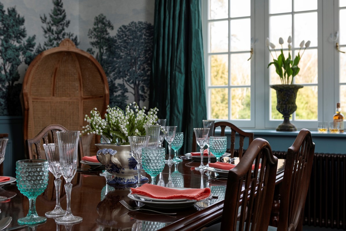 Gardener's Cottage, Twizell Estate - dine in style with family and friends