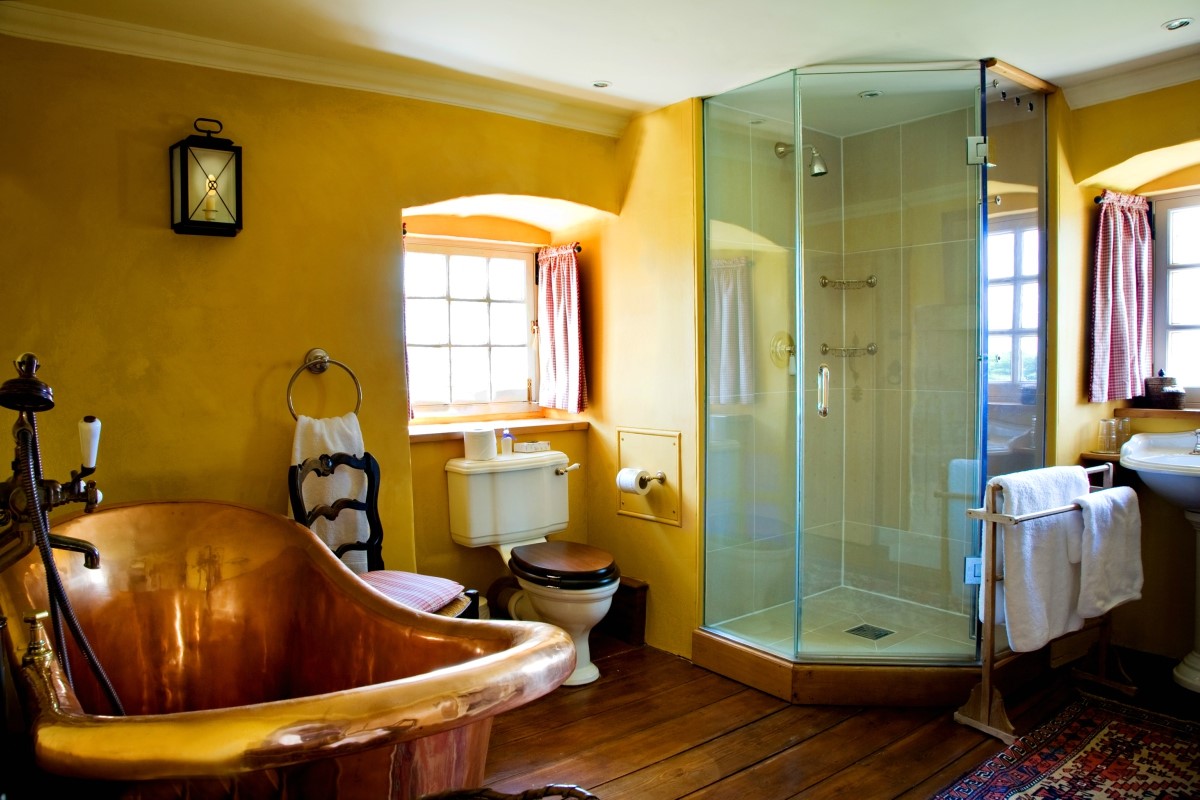 Fenton Tower - The Erskine en suite with French bespoke copper bath