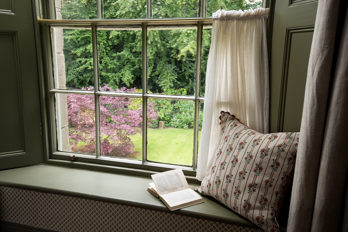 Stable Cottage, Glanton Pyke - first floor window seat with views over the pretty garden