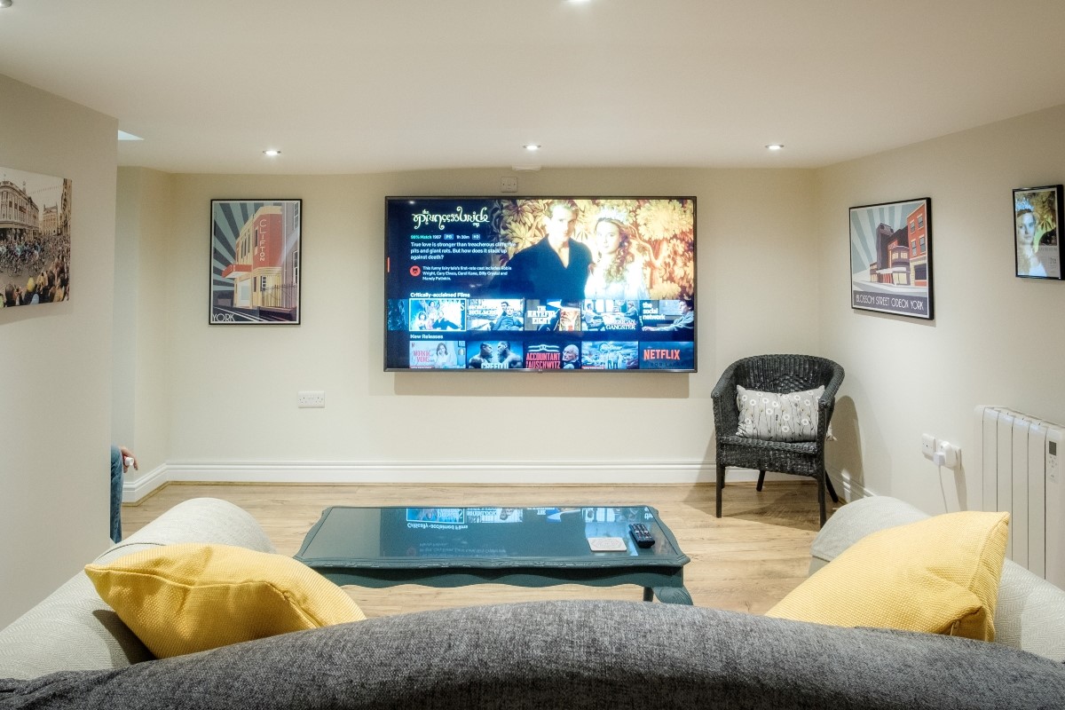 Number 107 - cinema room with 70 inch screen with Netflix and digital channels available