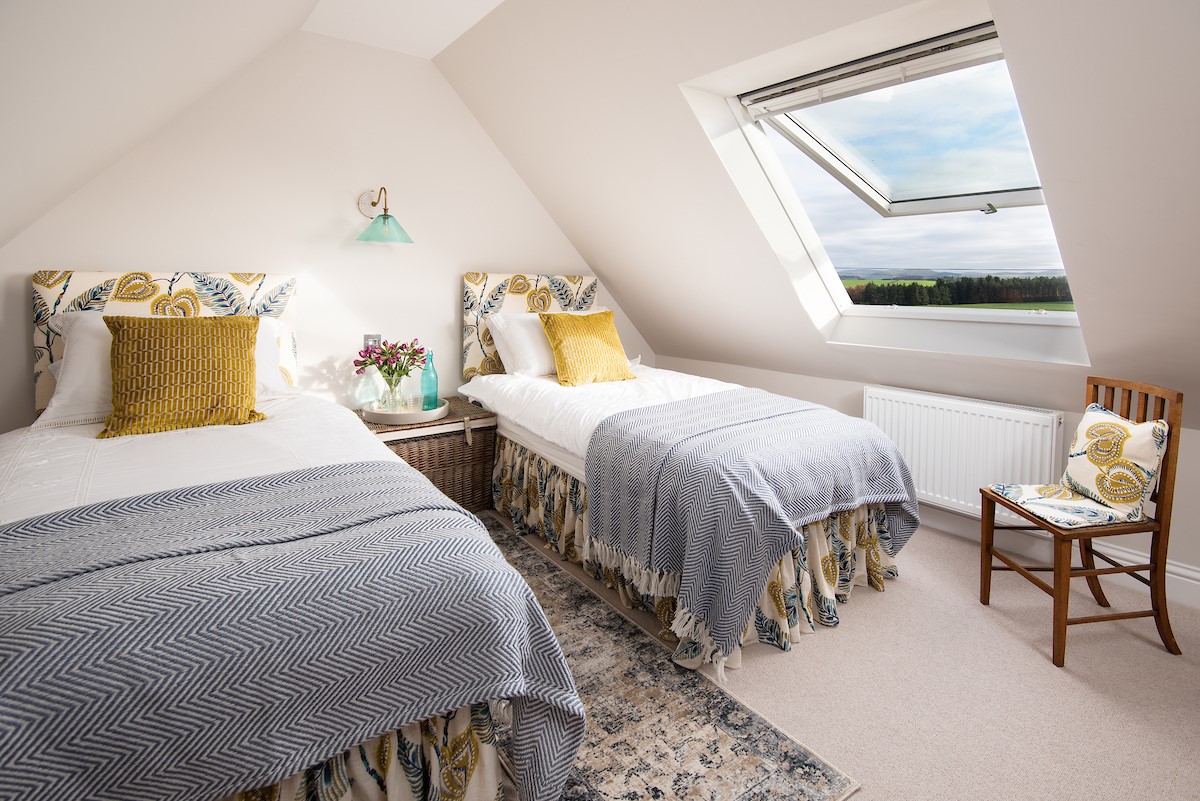Greenhead Cottage - bedroom three with twin beds