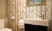Seaview House - cloakroom with WC