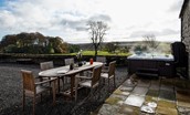 Walltown Byre - outside dining area and hot tub