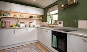 Mulberry Cottage - kitchen with granite work surfaces