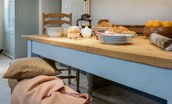 Abbey House - enjoy breakfast at the kitchen table