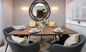 Albero - dining table with statement mirror