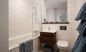 Archer's Retreat - bathroom with shower over bath