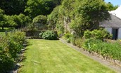 Coachman's Cottage - garden area with lawn