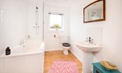 Leitholm Cottage - family bathroom