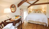 Middle Cottage - bedroom