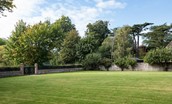 Dryburgh Farmhouse - spacious lawned garden