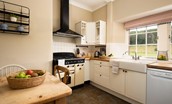Birch Cottage - kitchen with Rangemaster and double sinks