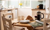 Daffodil Cottage - enjoy breakfast in the kitchen before a day of exploring