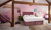 Walltown Farm Cottage - super king size bed in master bedroom three