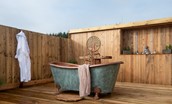 The Oak - roll top copper Shaanti Bath