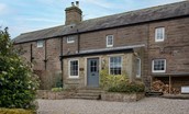 Appletree Cottage - pretty cottage front aspect with gravelled courtyard