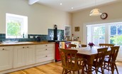The White House - kitchen with large dining table seating up to 8 guests