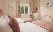 Kilham Cottage - bedroom two twin beds