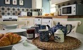 Wood Cottage - enjoy breakfast in the kitchen before a busy day exlporing