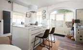 Marine House Cottage - kitchen island with bar stools with courtyard access