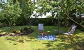 Rose Cottage, Huggate - the beautiful upper lawn area in the garden